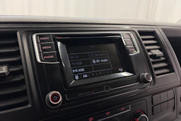 valkoinen Volkswagen Transporter 2017 kuva 15.