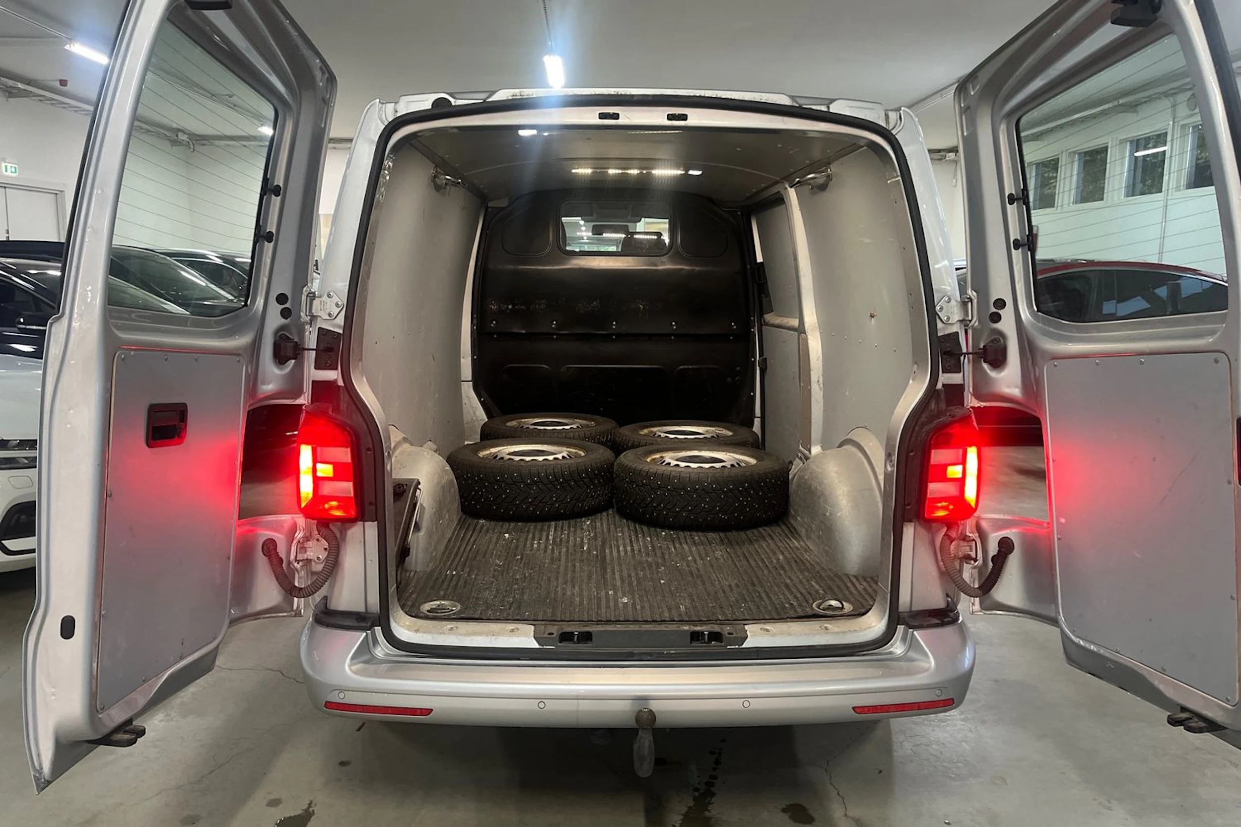 met. hopea Volkswagen Transporter 2017 kuva 4.