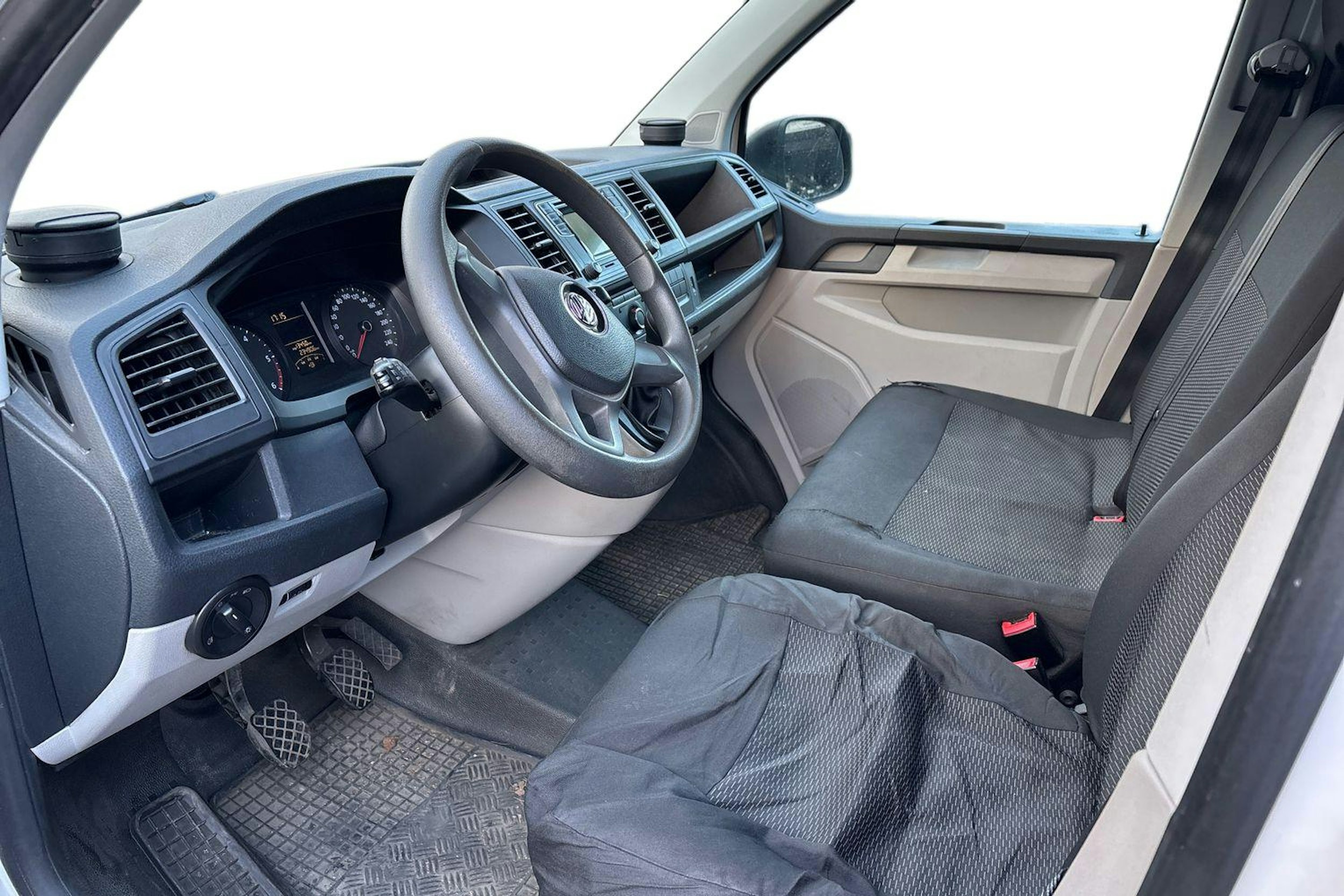 valkoinen Volkswagen Transporter 2017 kuva 3.