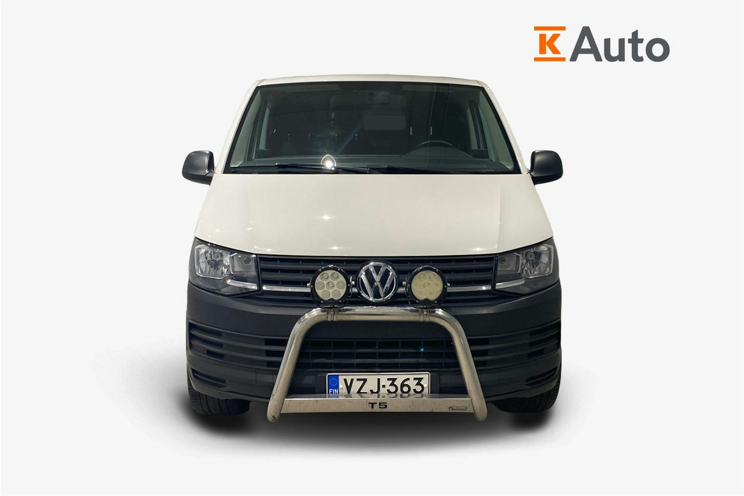 valkoinen Volkswagen Transporter 2017 kuva 5.