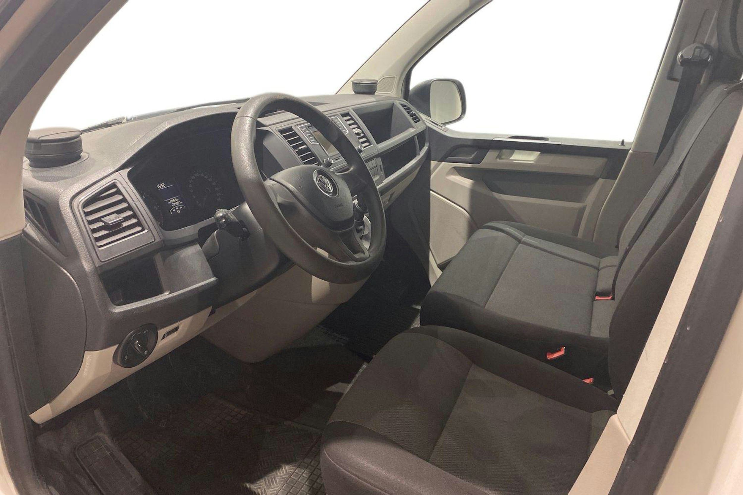 valkoinen Volkswagen Transporter 2017 kuva 7.