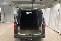 valkoinen Volkswagen Transporter 2017 kuva 14.