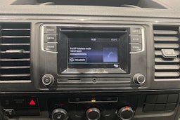 valkoinen Volkswagen Transporter 2017 kuva 17.