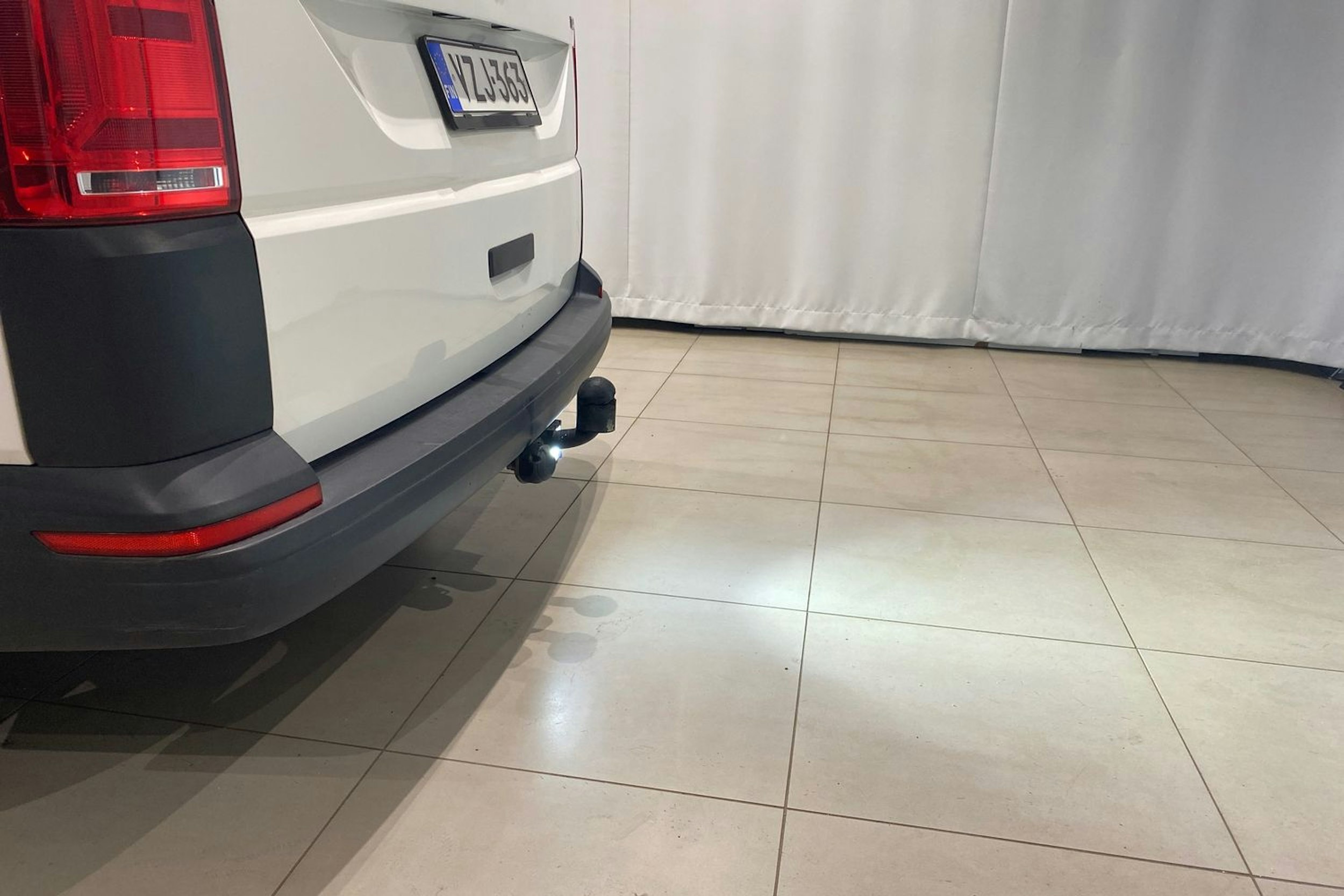 valkoinen Volkswagen Transporter 2017 kuva 21.