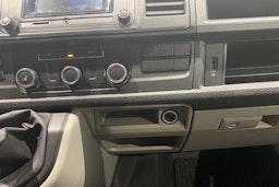 valkoinen Volkswagen Transporter 2017 kuva 22.