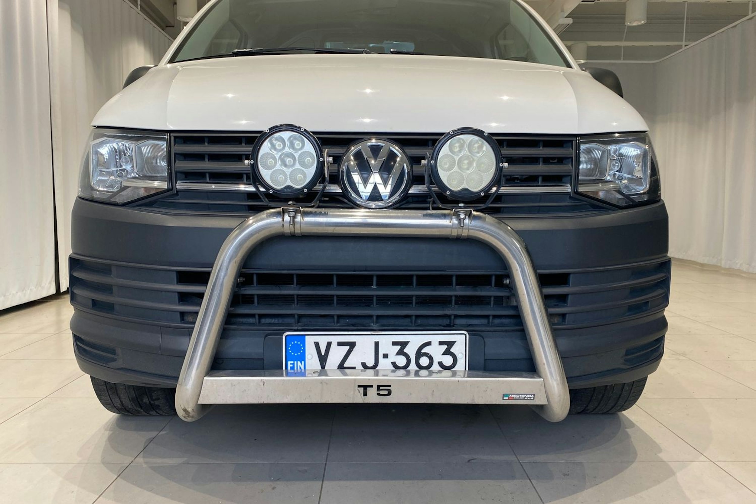 valkoinen Volkswagen Transporter 2017 kuva 25.