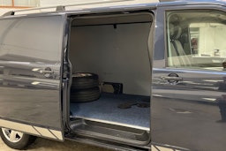 sininen Volkswagen Transporter 2017 kuva 13.