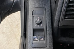 sininen Volkswagen Transporter 2017 kuva 21.