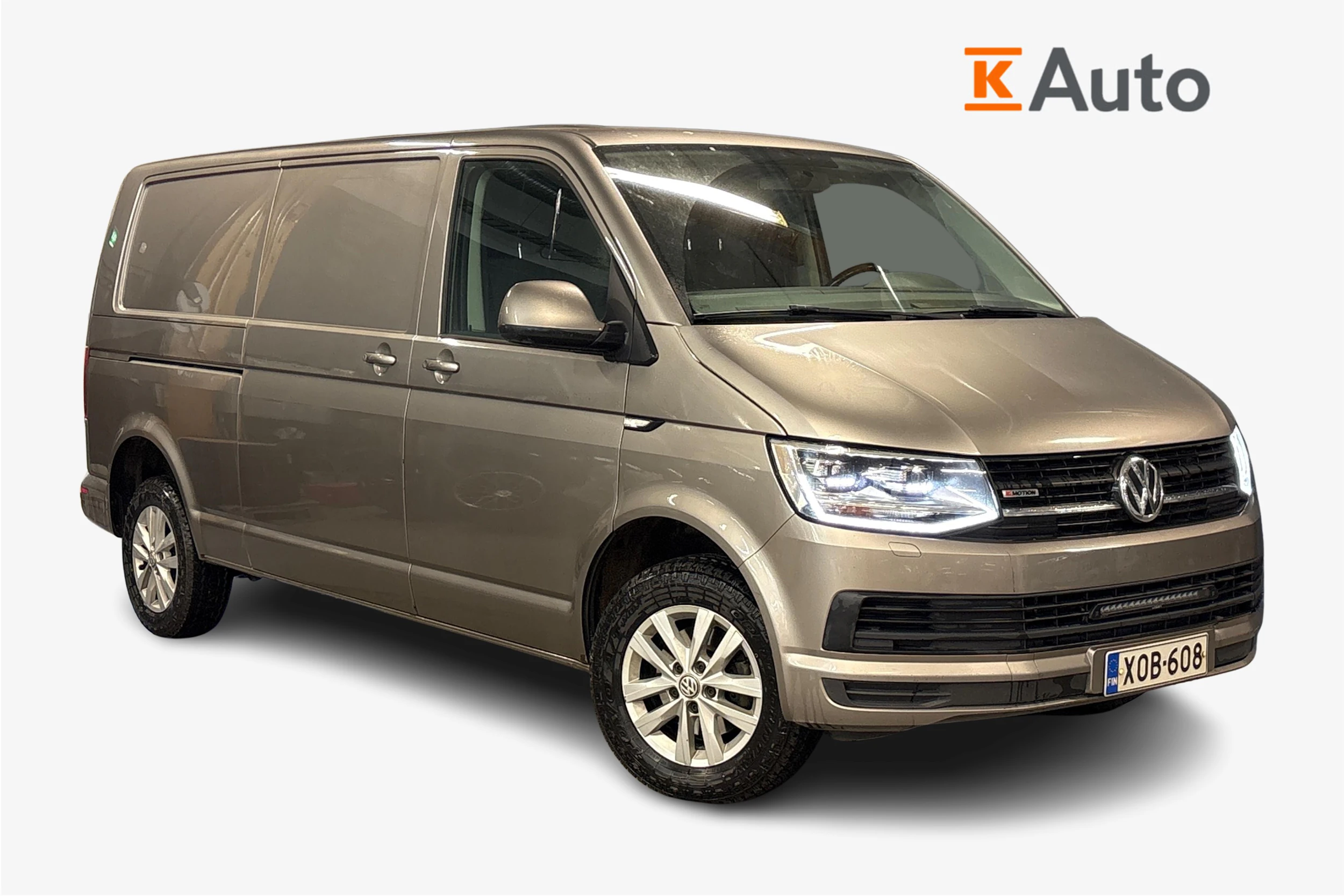 beige Volkswagen Transporter 2017 kuva 1.