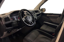 beige Volkswagen Transporter 2017 kuva 3.