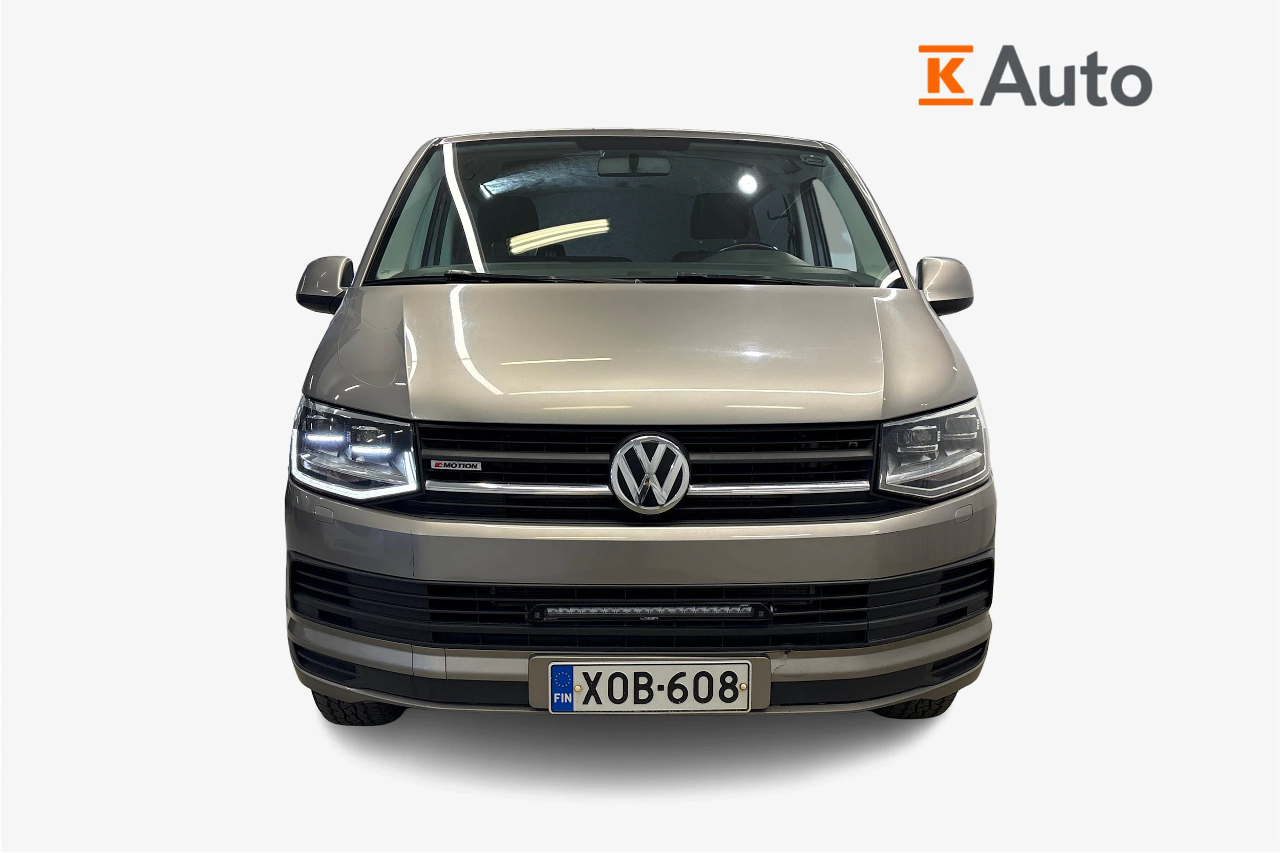 beige Volkswagen Transporter 2017 kuva 4.