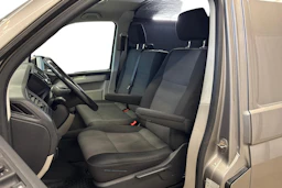 beige Volkswagen Transporter 2017 kuva 7.