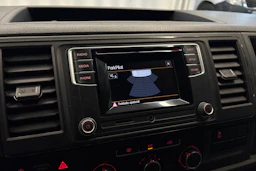 beige Volkswagen Transporter 2017 kuva 15.