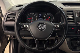 beige Volkswagen Transporter 2017 kuva 17.