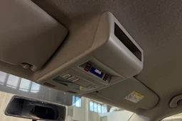 beige Volkswagen Transporter 2017 kuva 18.