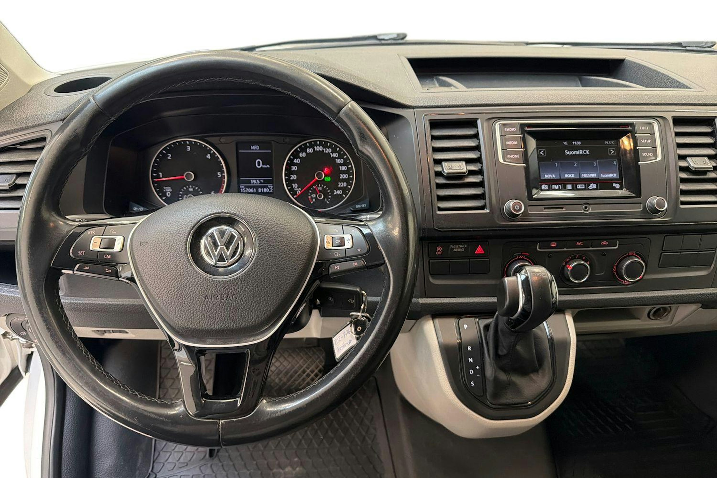 valkoinen Volkswagen Transporter 2017 kuva 9.
