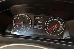 valkoinen Volkswagen Transporter 2017 kuva 13.