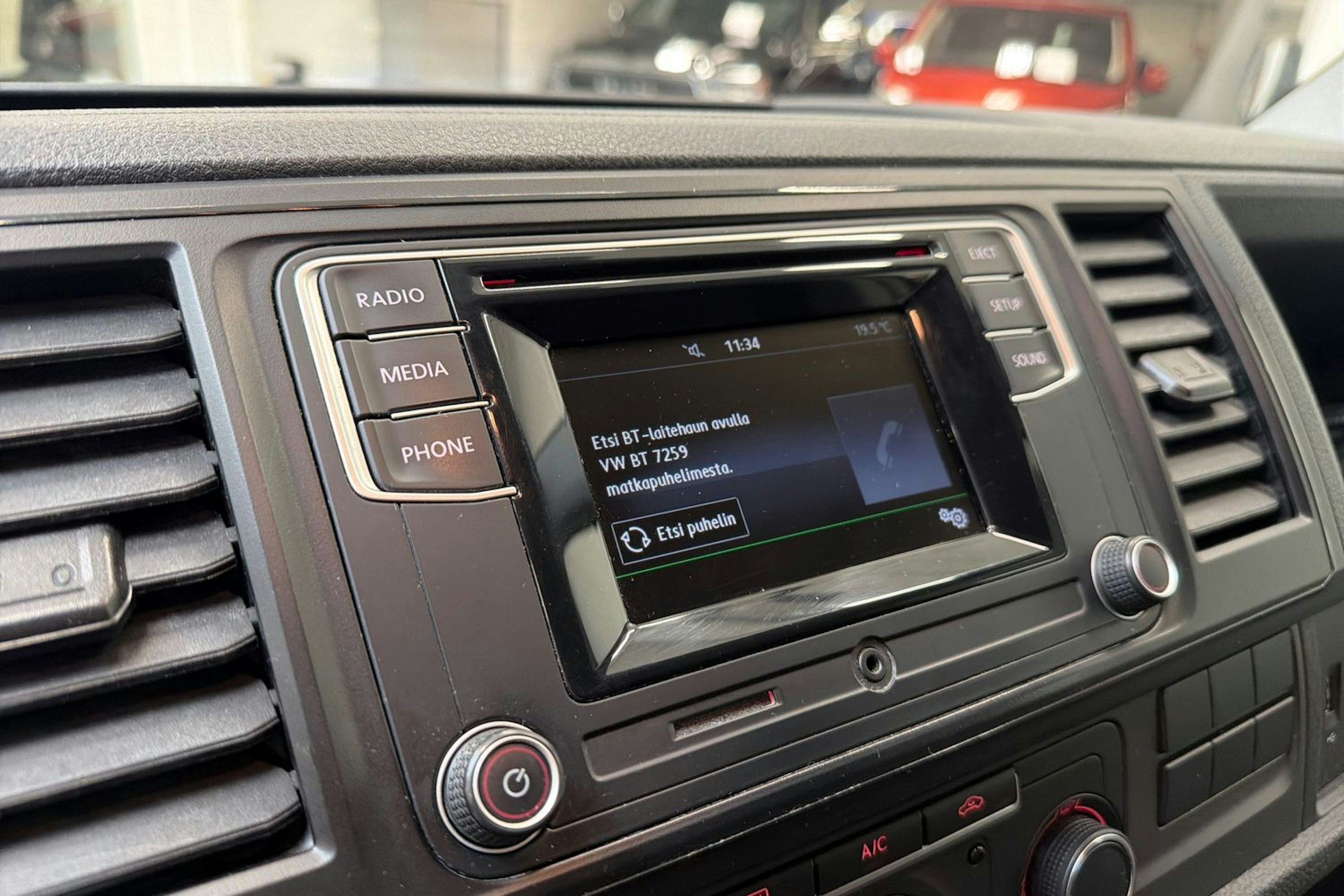 valkoinen Volkswagen Transporter 2017 kuva 16.