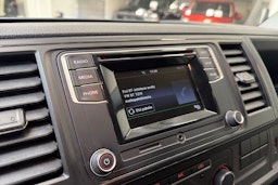 valkoinen Volkswagen Transporter 2017 kuva 16.