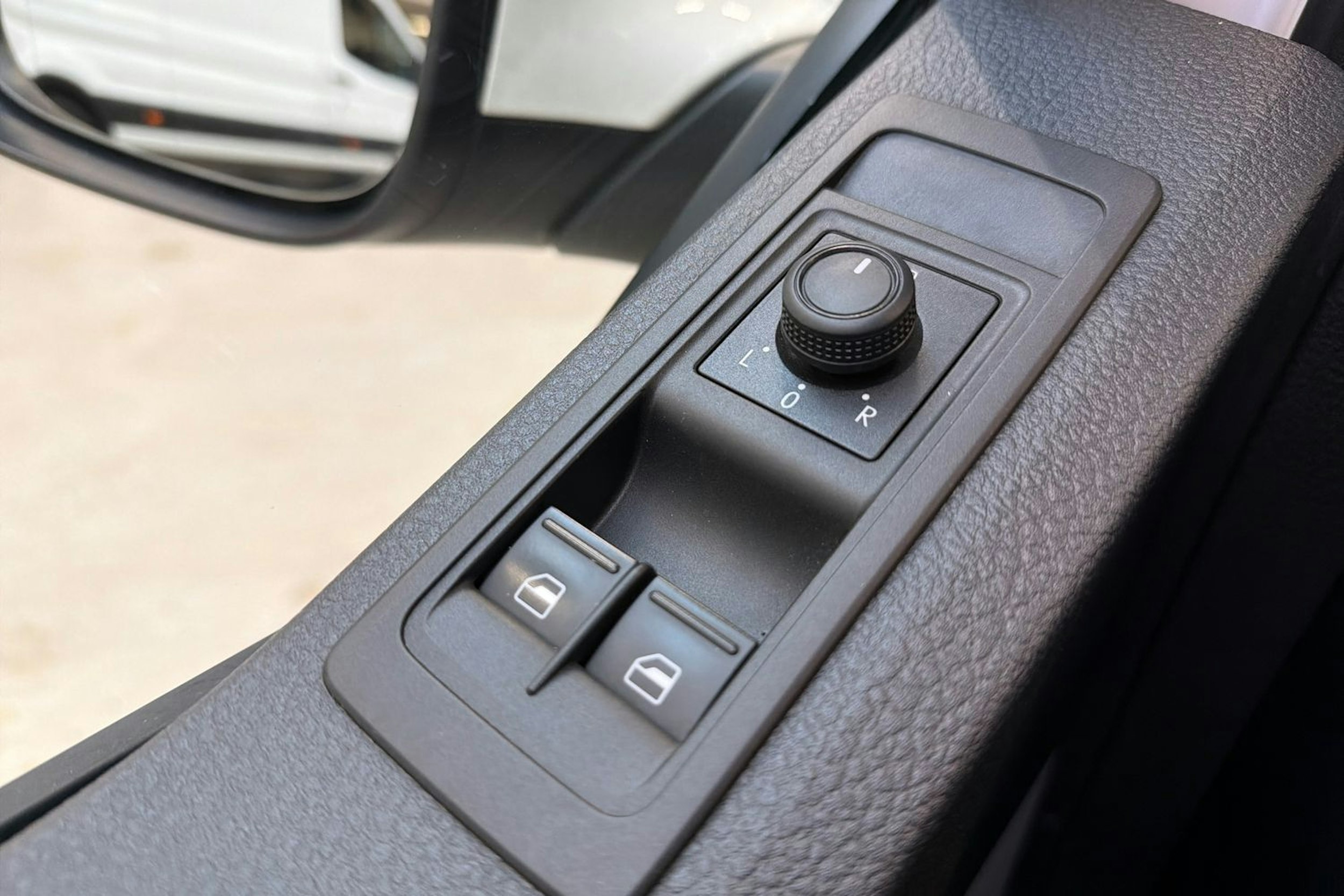 valkoinen Volkswagen Transporter 2017 kuva 18.