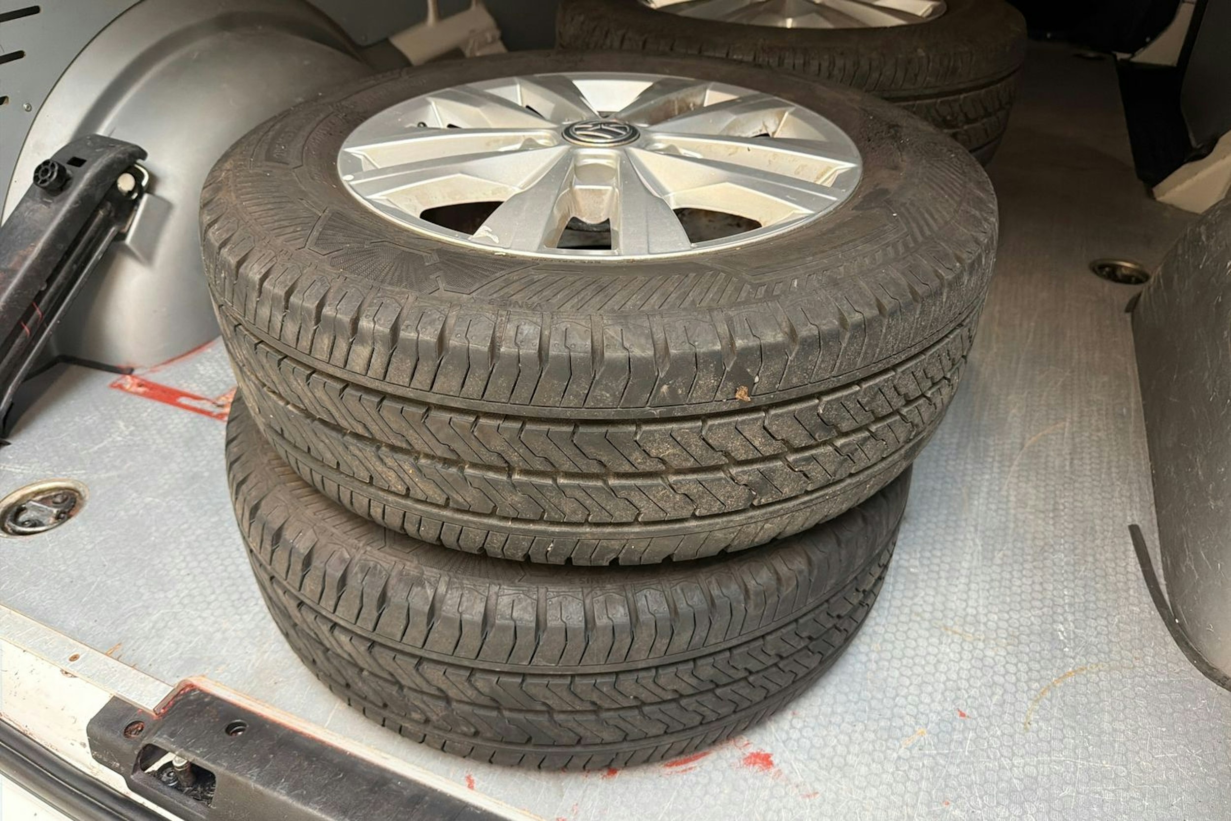 valkoinen Volkswagen Transporter 2017 kuva 23.