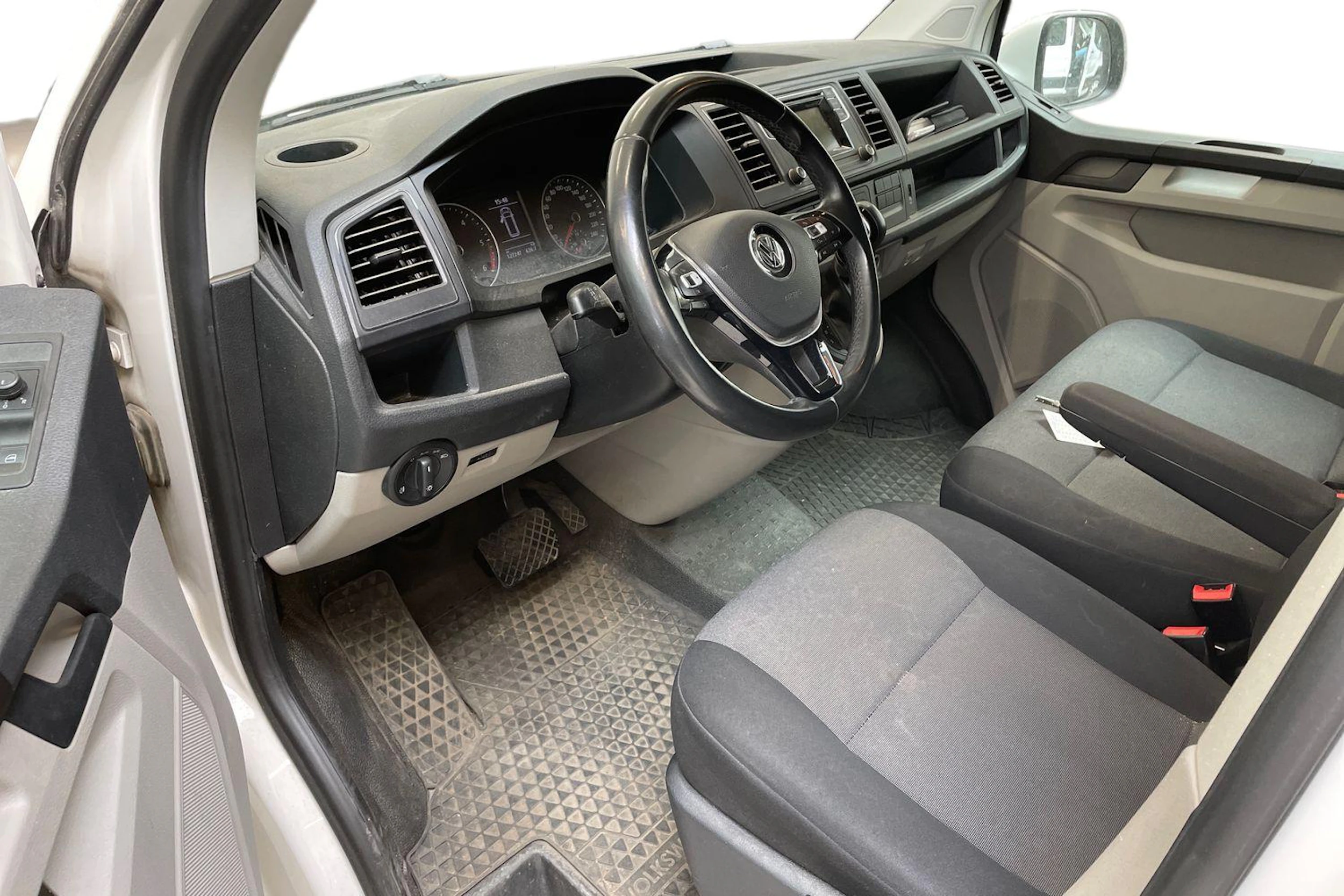 valkoinen Volkswagen Transporter 2017 kuva 3.
