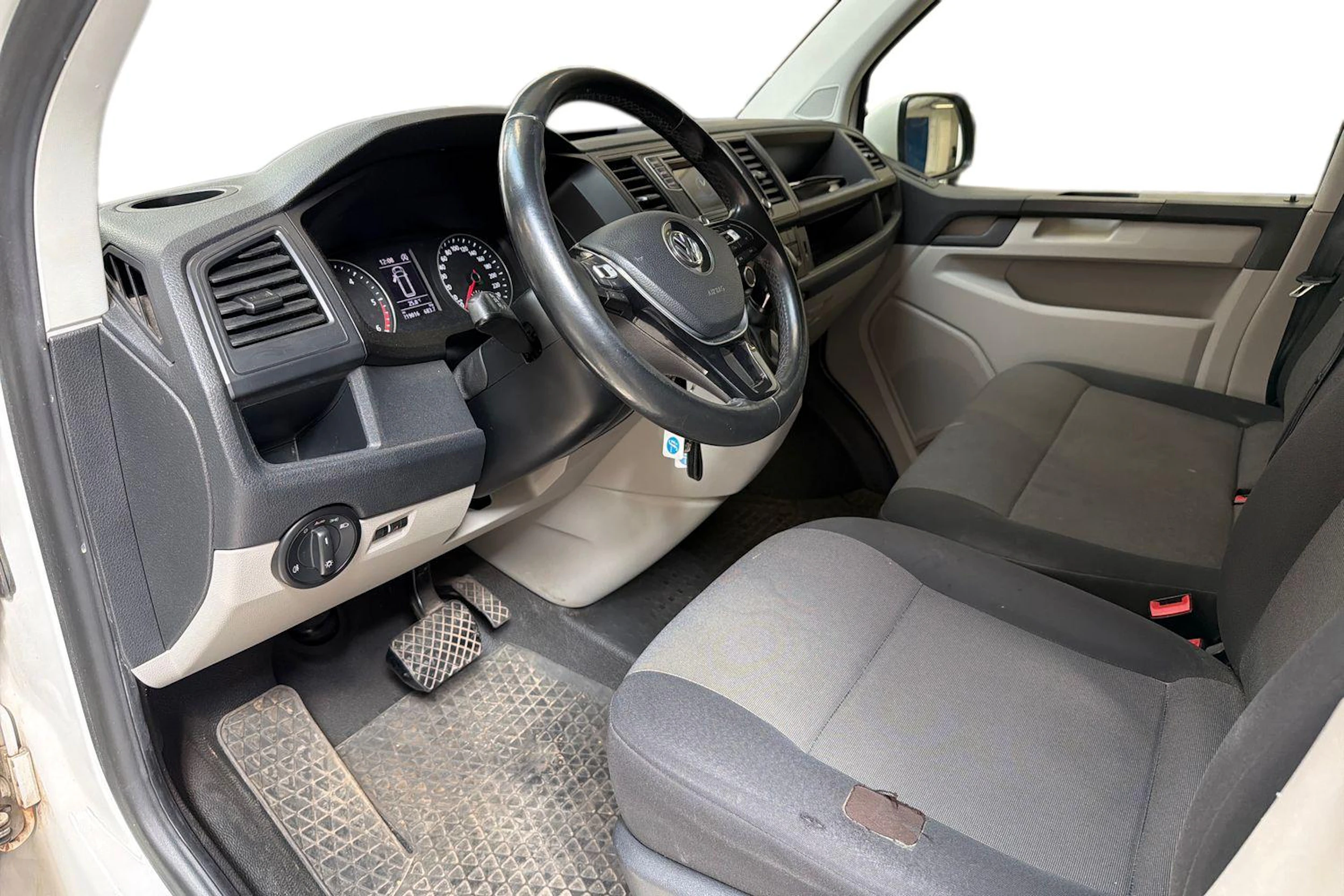 valkoinen Volkswagen Transporter 2017 kuva 3.
