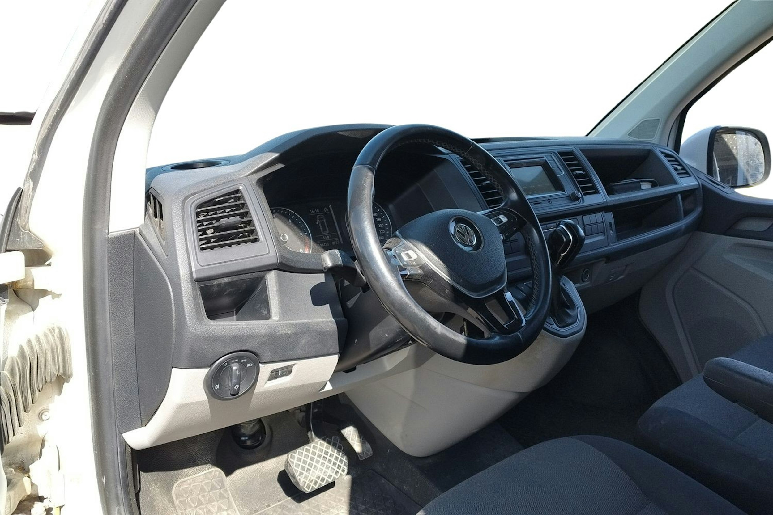 Valkoinen Volkswagen TRANSPORTER 2017 kuva 3.
