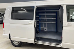 valkoinen Volkswagen Transporter 2017 kuva 9.