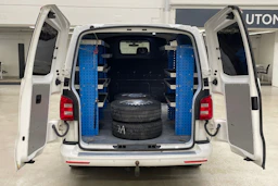 valkoinen Volkswagen Transporter 2017 kuva 11.