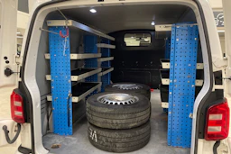 valkoinen Volkswagen Transporter 2017 kuva 12.