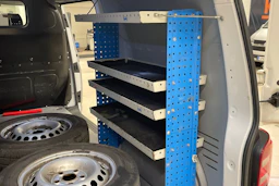 valkoinen Volkswagen Transporter 2017 kuva 13.