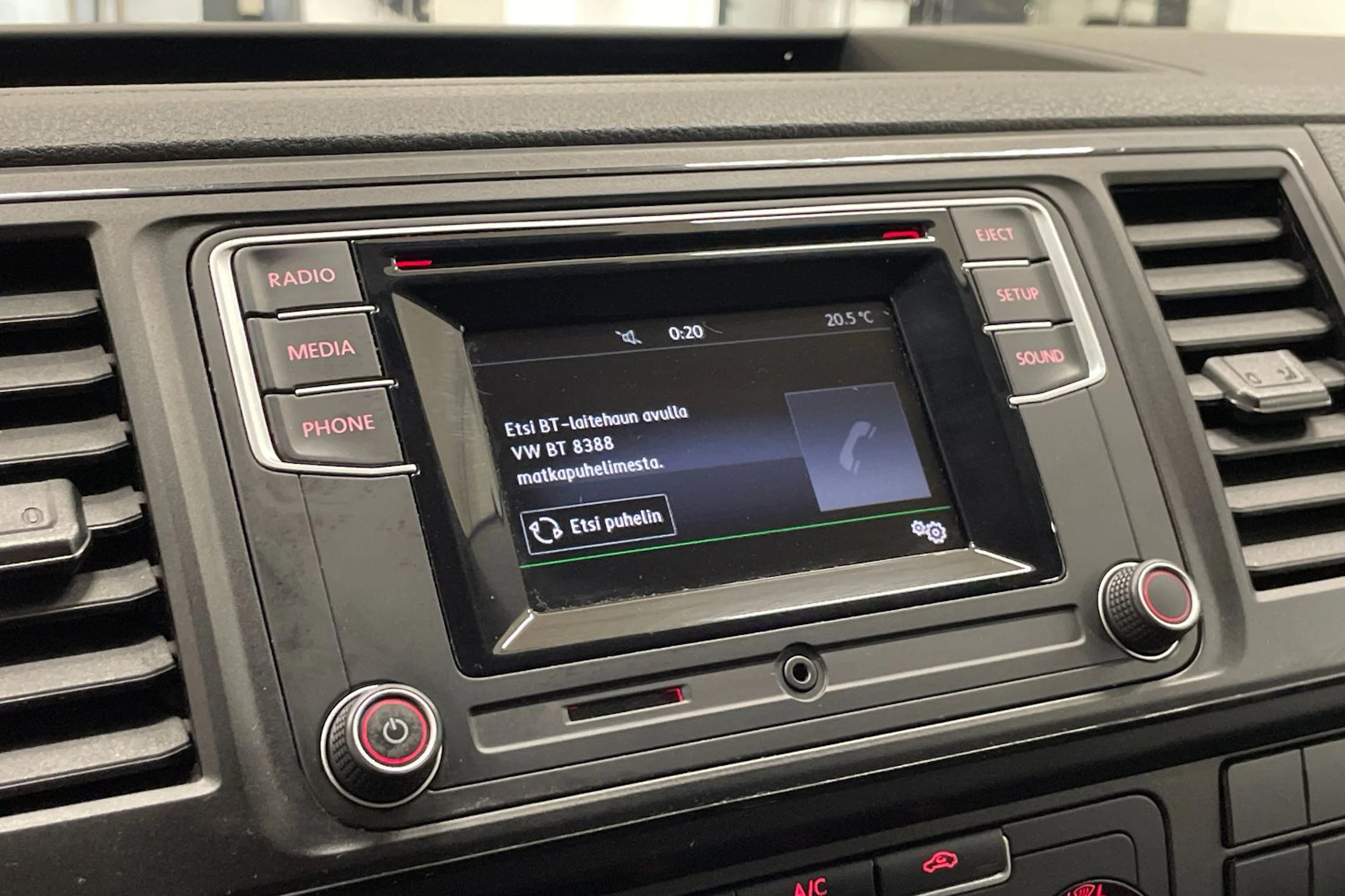 valkoinen Volkswagen Transporter 2017 kuva 19.