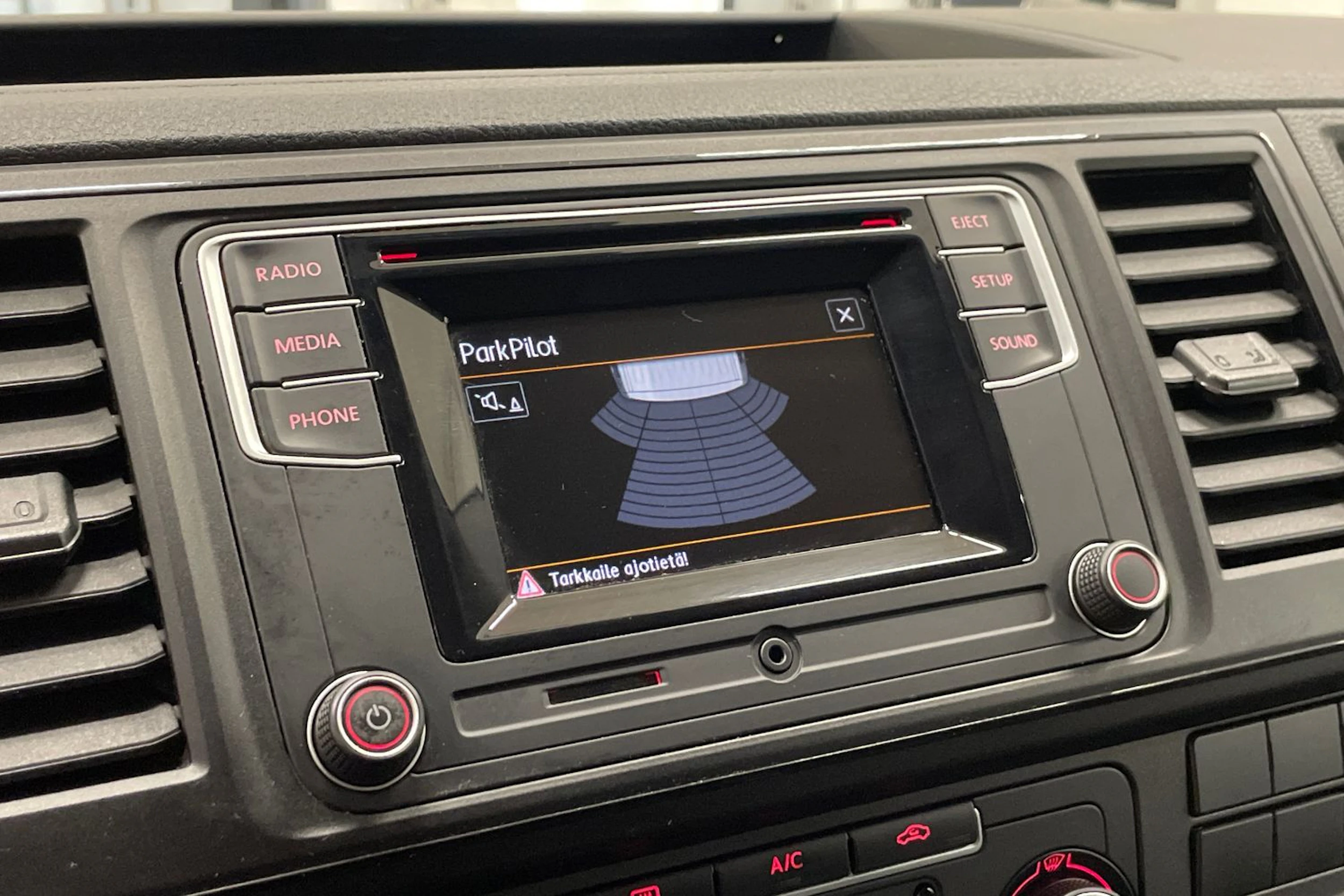 valkoinen Volkswagen Transporter 2017 kuva 20.