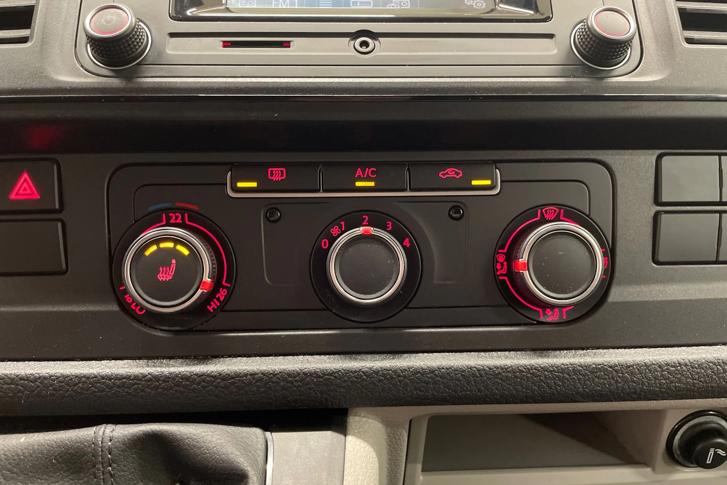 valkoinen Volkswagen Transporter 2017 kuva 21.