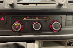 valkoinen Volkswagen Transporter 2017 kuva 21.