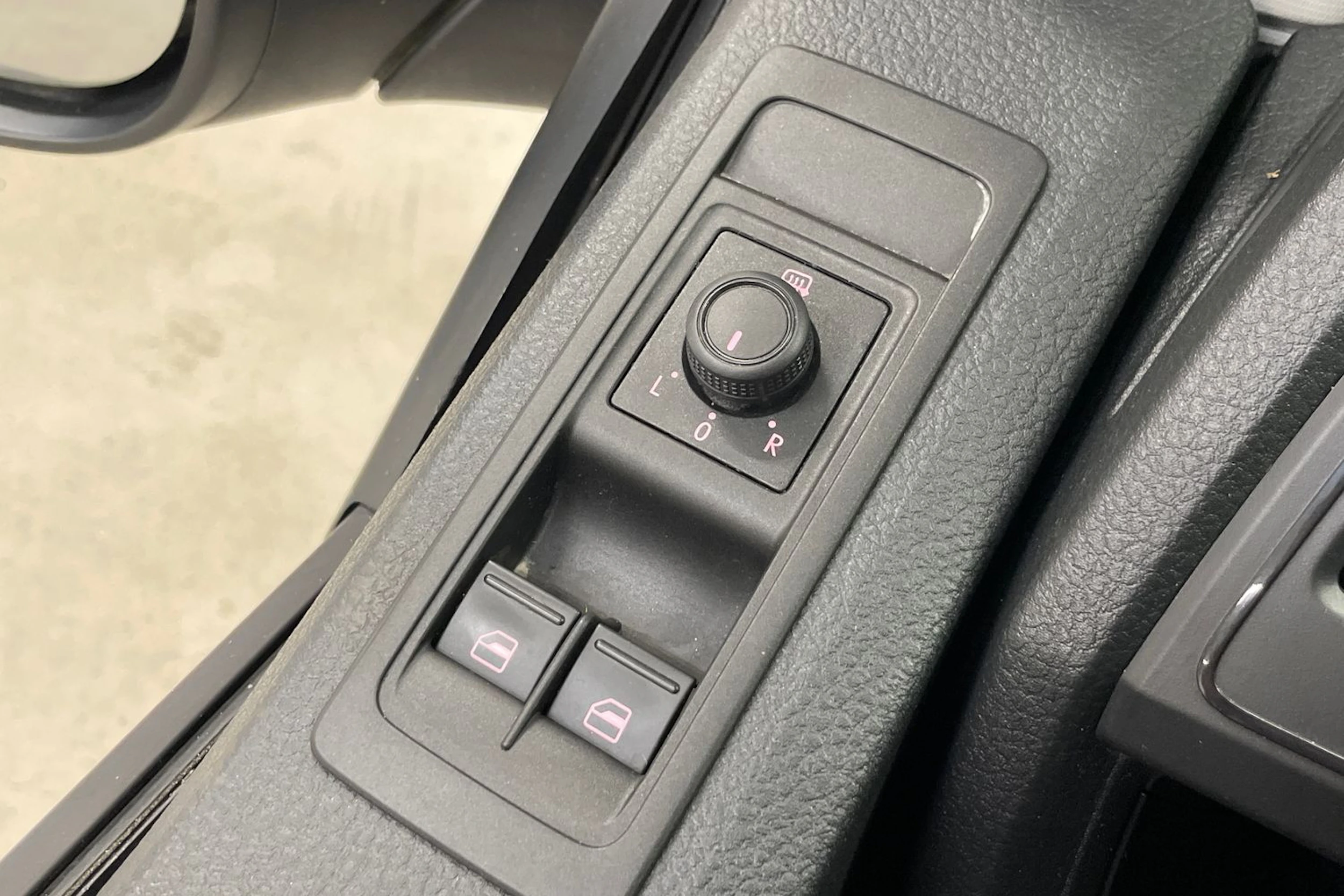 valkoinen Volkswagen Transporter 2017 kuva 24.