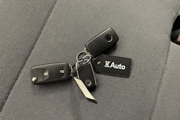 valkoinen Volkswagen Transporter 2017 kuva 26.