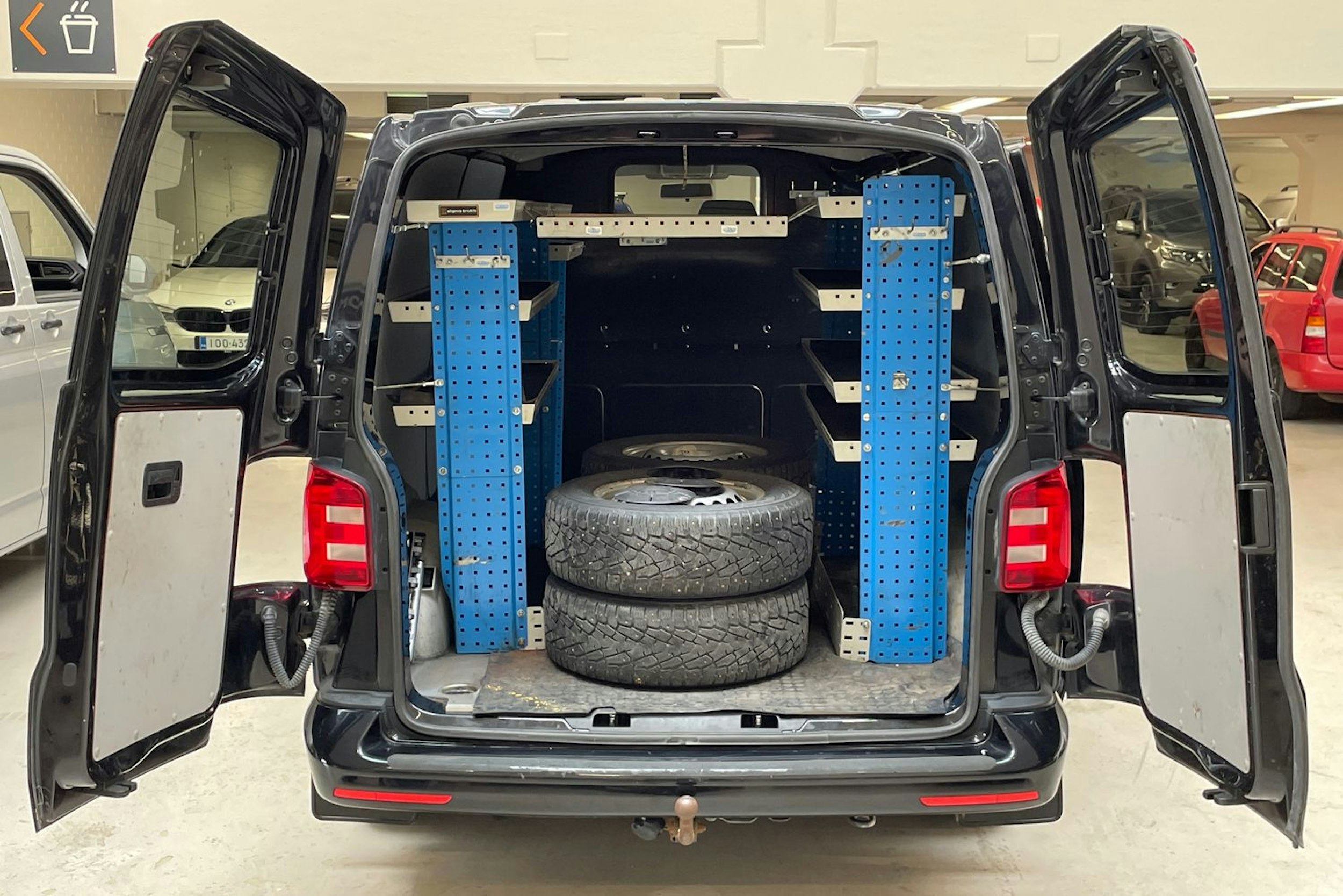 musta Volkswagen Transporter 2017 kuva 14.