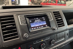 musta Volkswagen Transporter 2017 kuva 22.