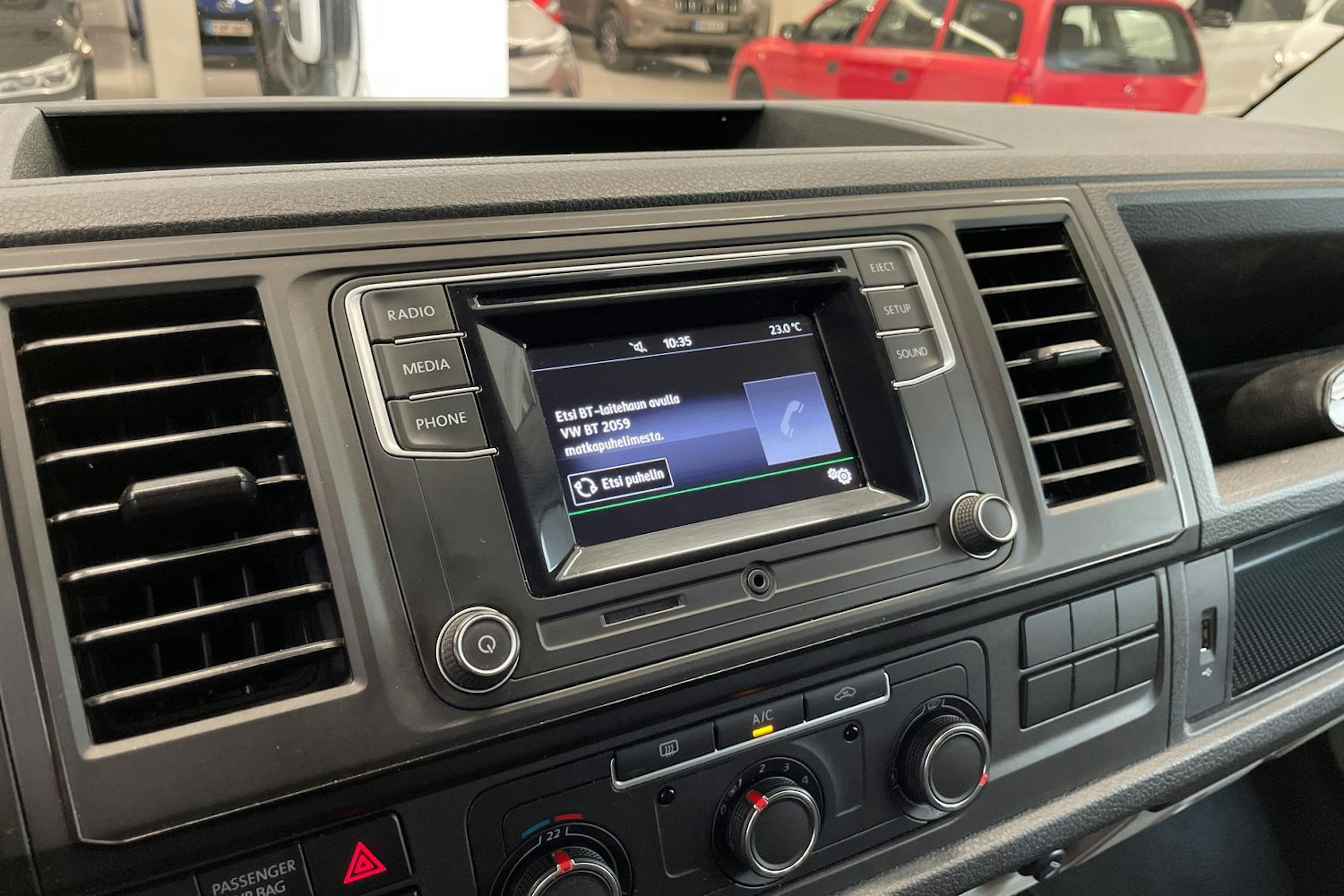 musta Volkswagen Transporter 2017 kuva 24.