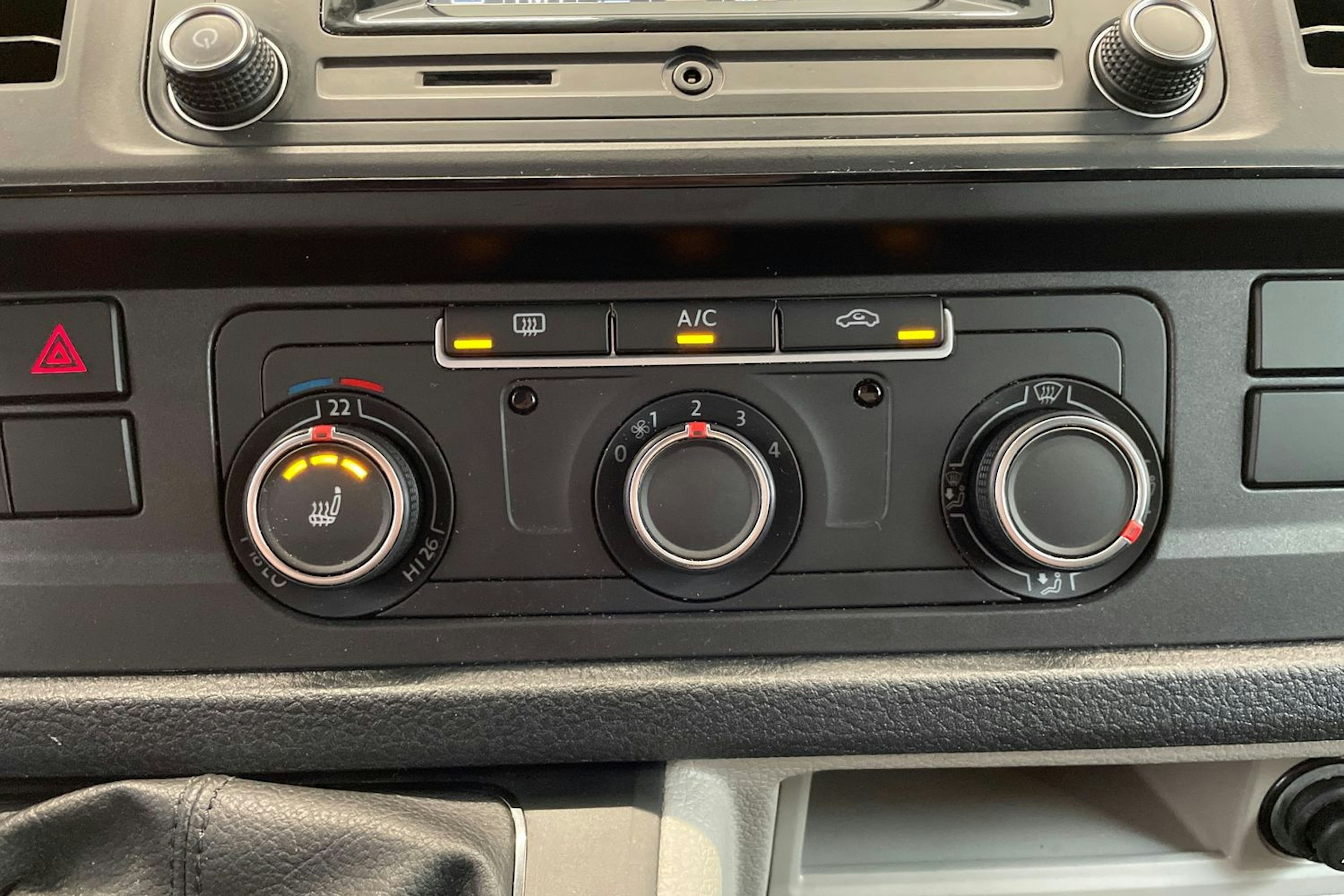 musta Volkswagen Transporter 2017 kuva 25.