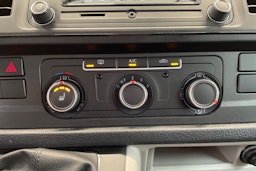 musta Volkswagen Transporter 2017 kuva 25.