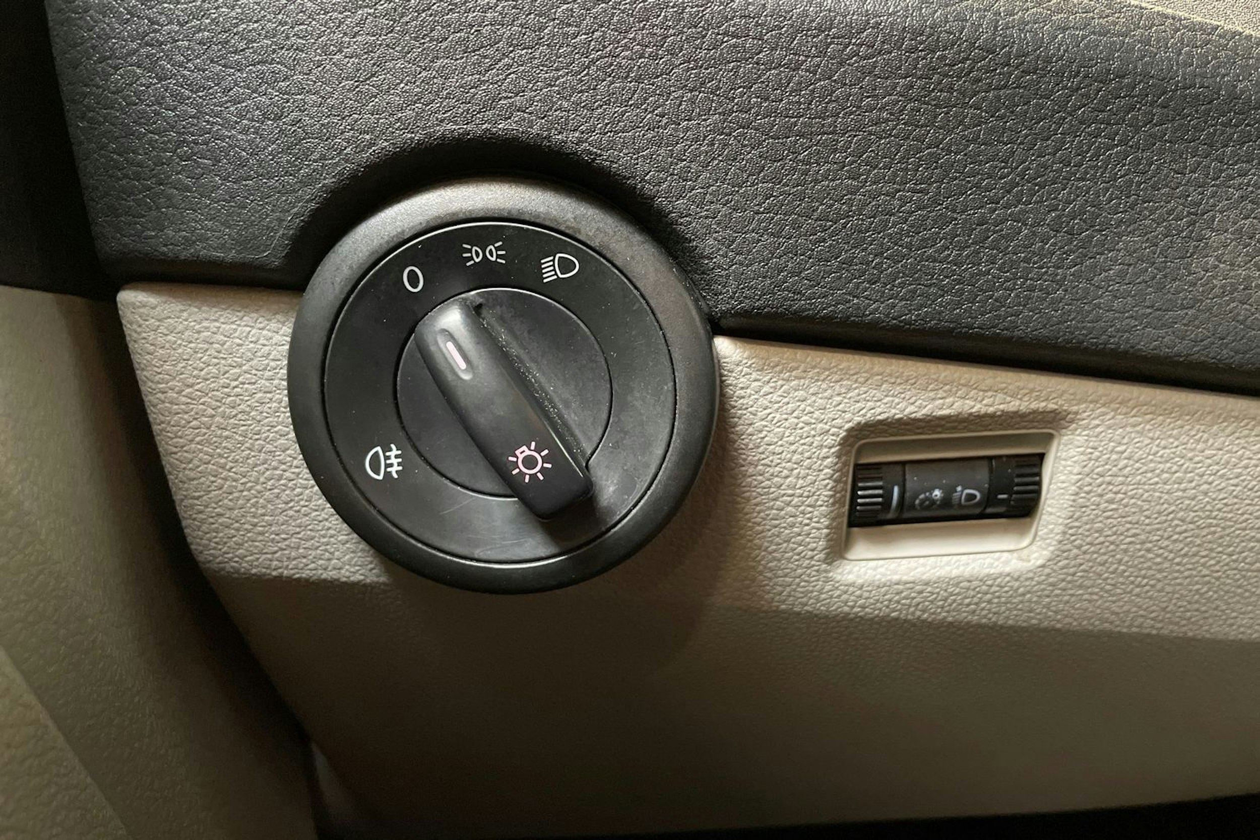 musta Volkswagen Transporter 2017 kuva 27.