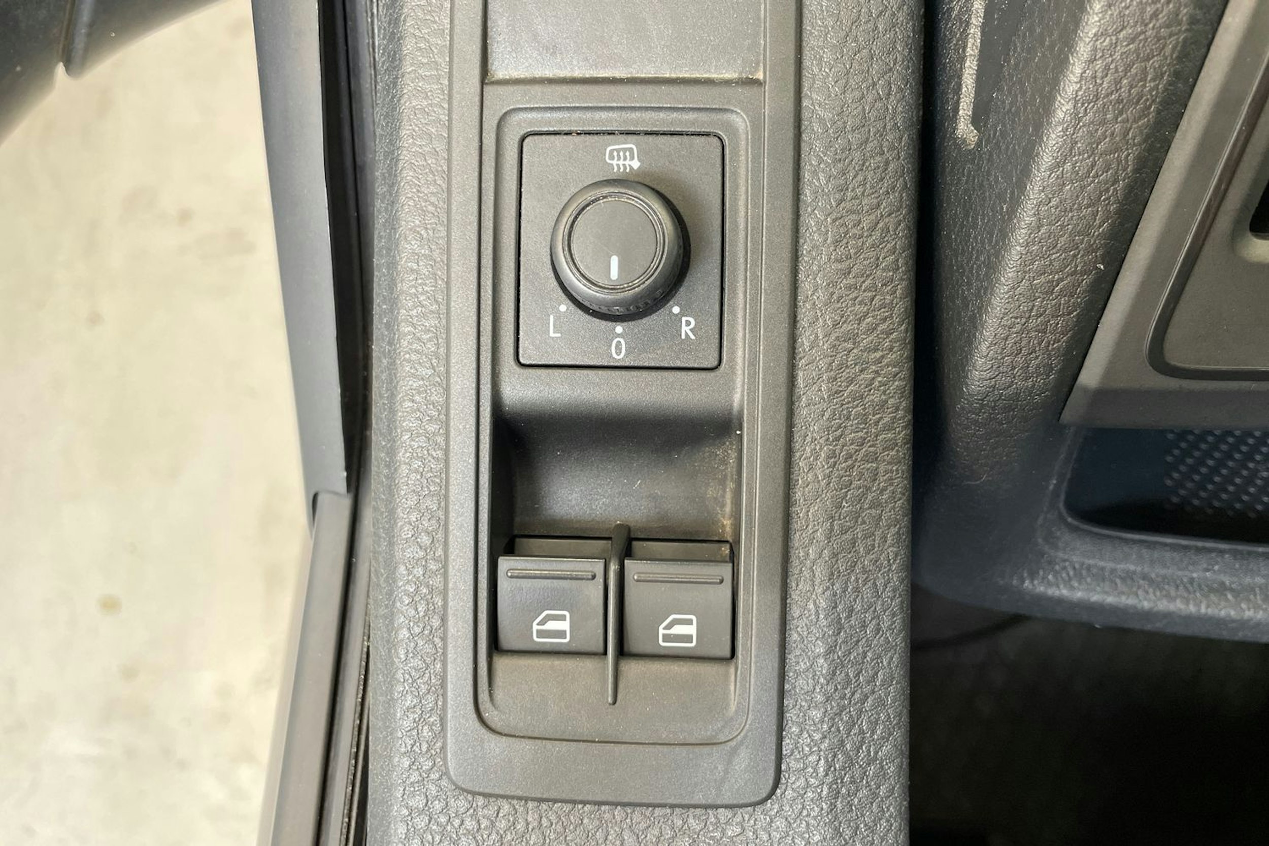 musta Volkswagen Transporter 2017 kuva 28.