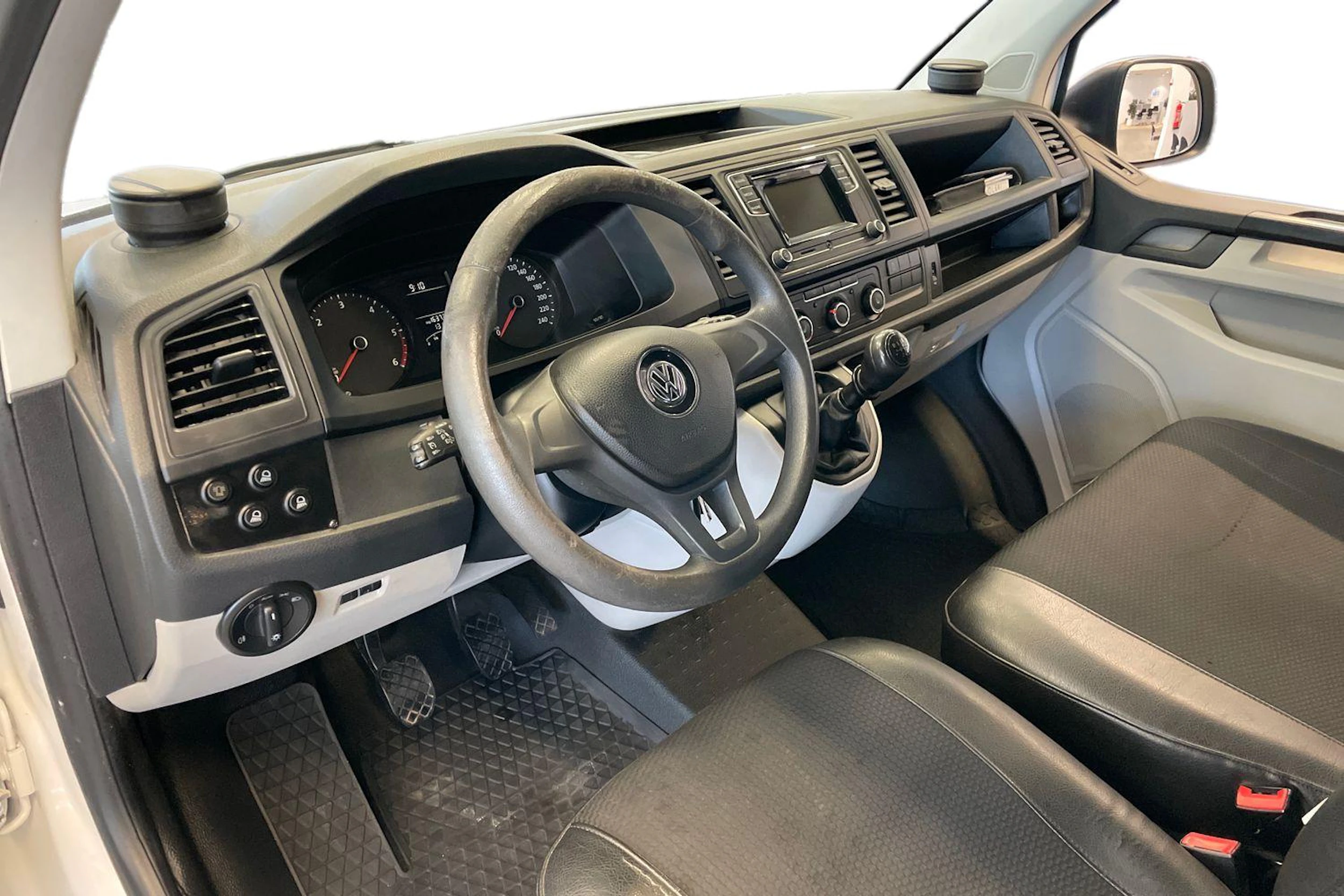 Valkoinen Volkswagen TRANSPORTER 2017 kuva 8.