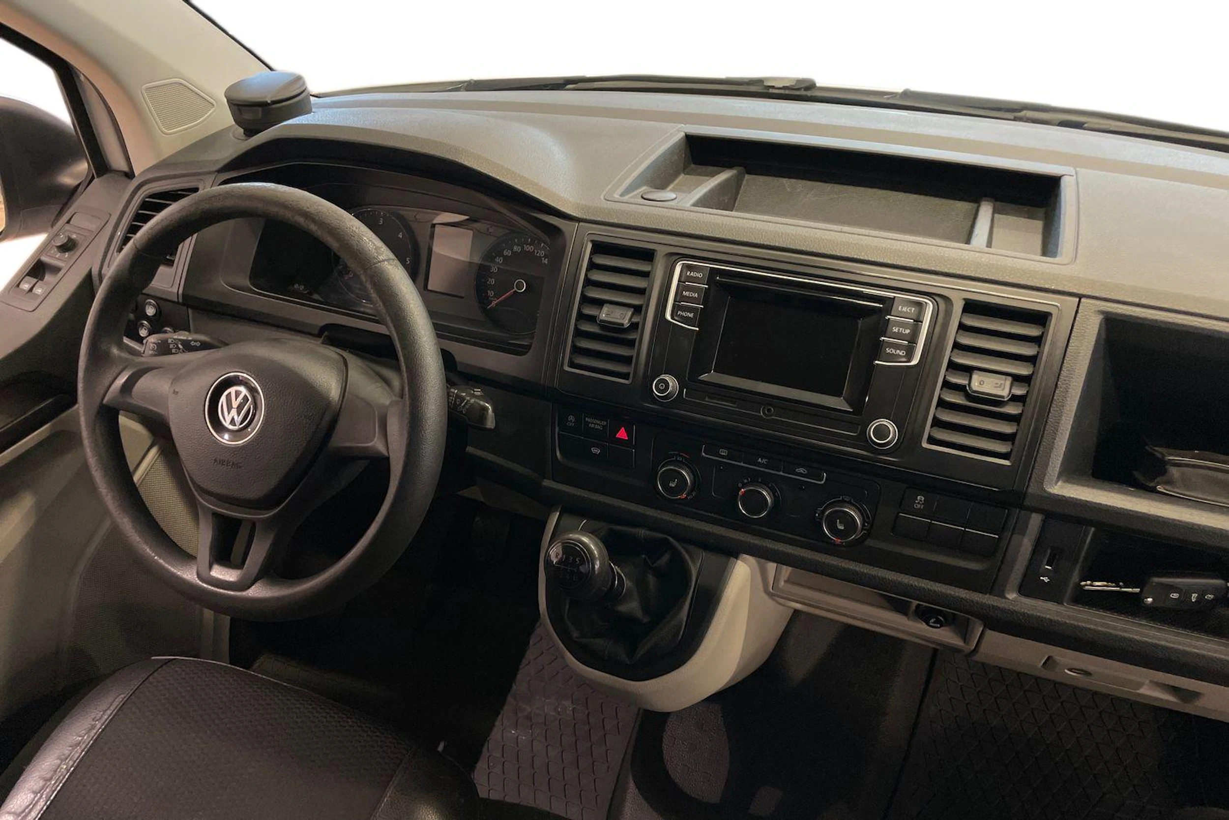 Valkoinen Volkswagen TRANSPORTER 2017 kuva 9.