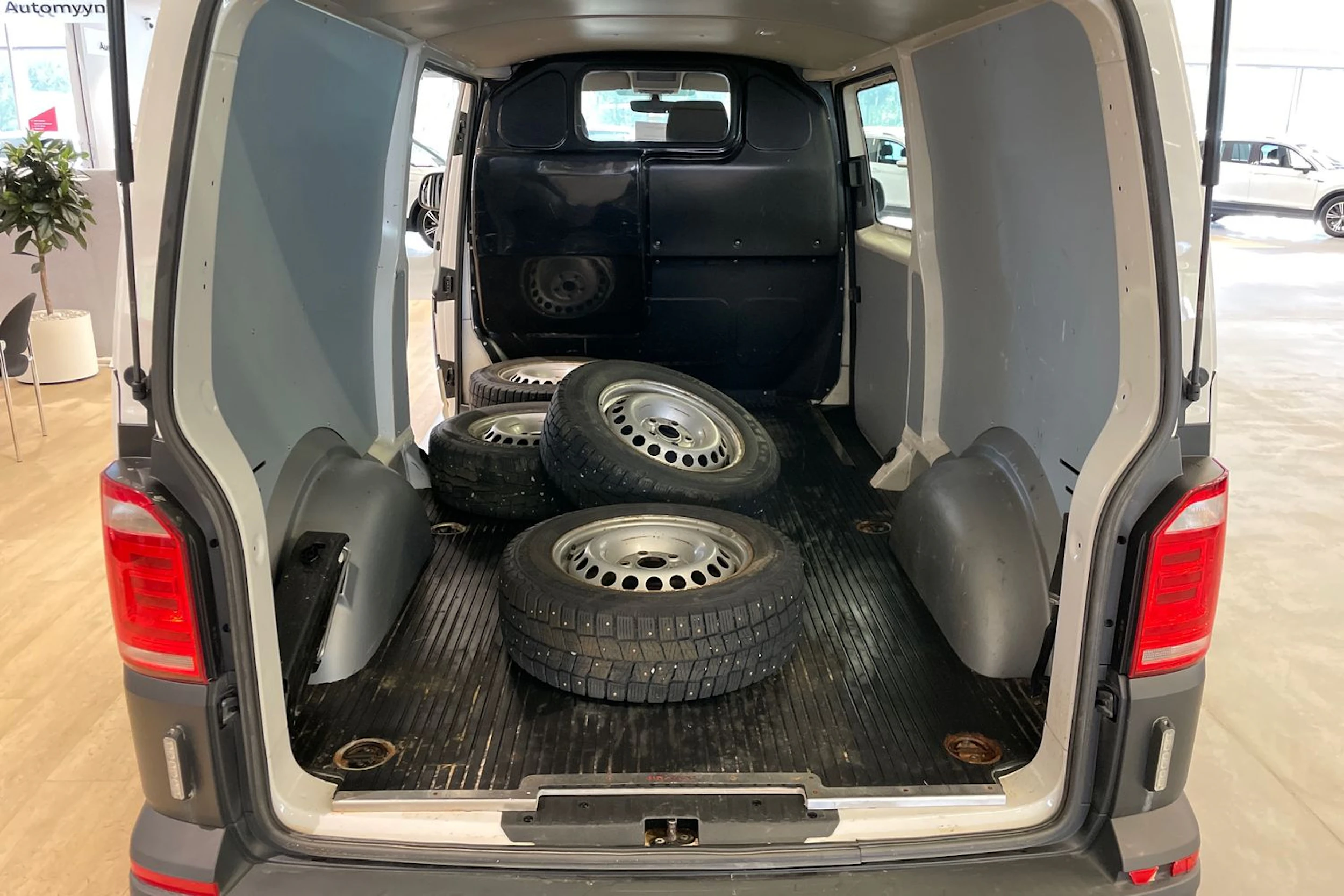 Valkoinen Volkswagen TRANSPORTER 2017 kuva 14.