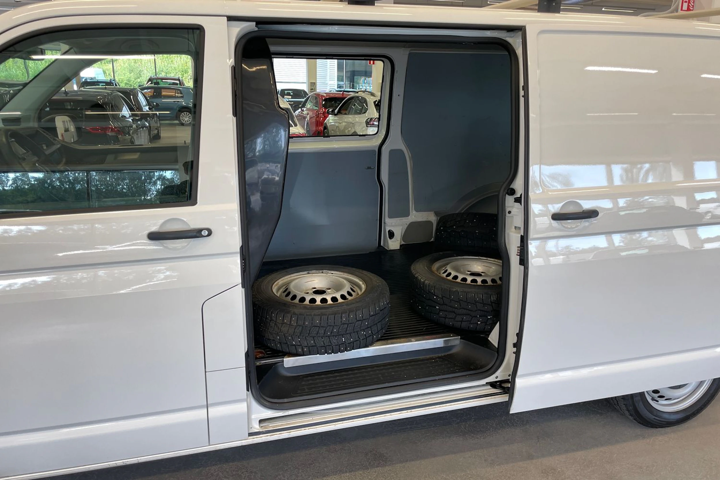 Valkoinen Volkswagen TRANSPORTER 2017 kuva 24.