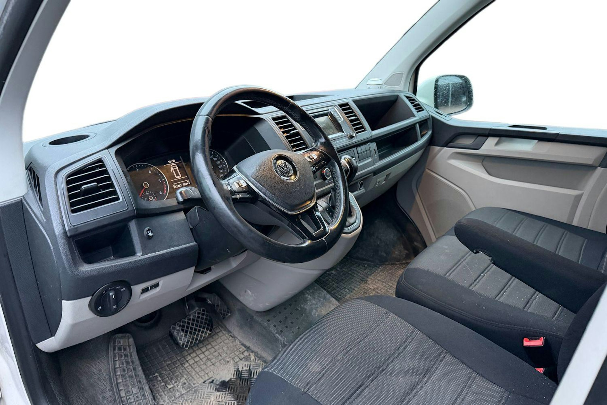 valkoinen Volkswagen Transporter 2017 kuva 3.